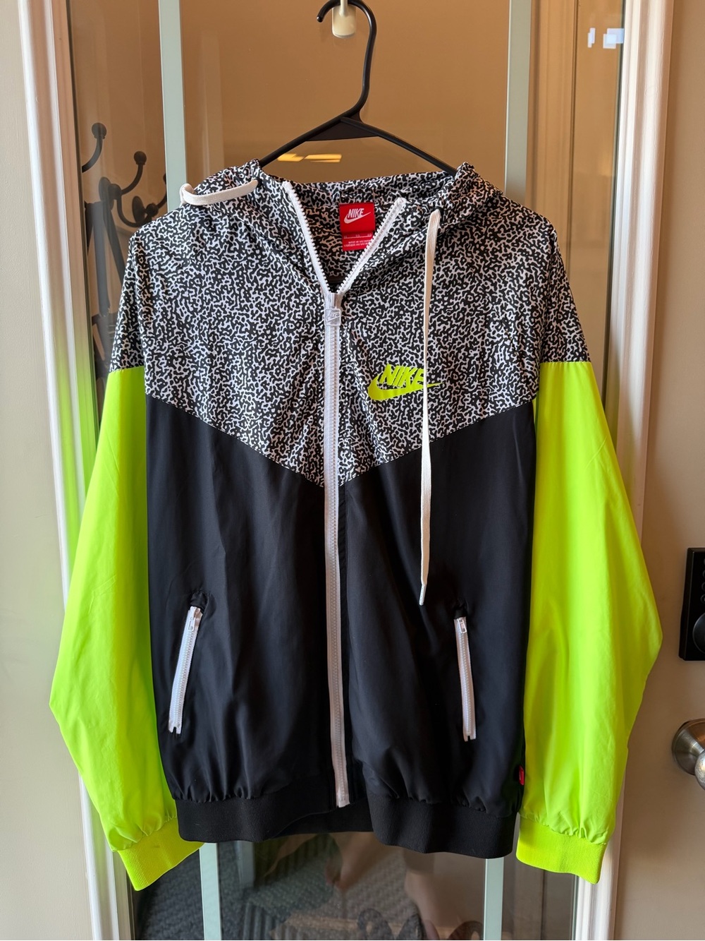 Nike Men’s Black & Neon Green Patterned Windbreaker Jacket